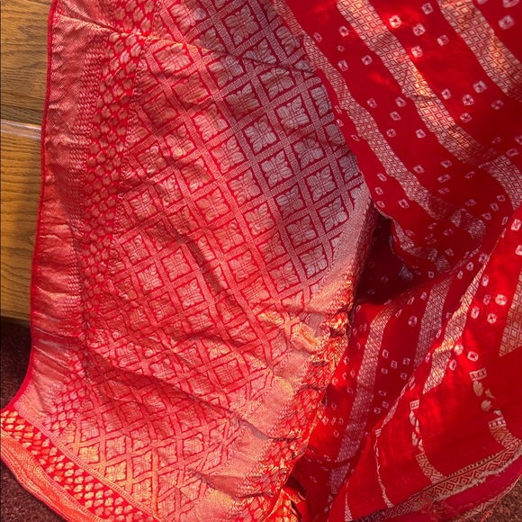Red and White Patterned bandhni saree sari - Picture 6 of 8